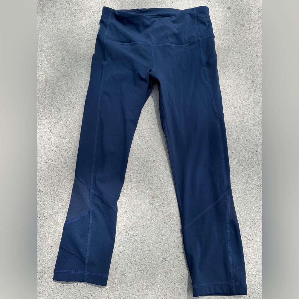 Lululemon Navy Blue high rise Pace Rival Crop Excellent Size 6
